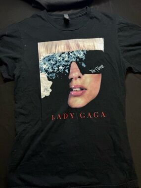 Gildan Black Lady Gaga 'The Fame' Graphic Tee with Red Lettering